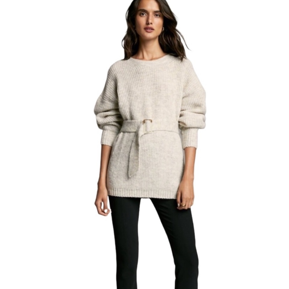 Aritzia Babaton - extremely soft Wool Sweater with Matching Belt - like new